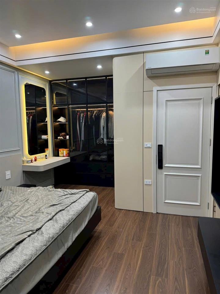 Bán nhà ngô thì nhậm hà đông 45m2 x 6t ,mt4m giá chỉ 19 tỷ kinh doanh tấp nập  phân lô, ôtô tránh