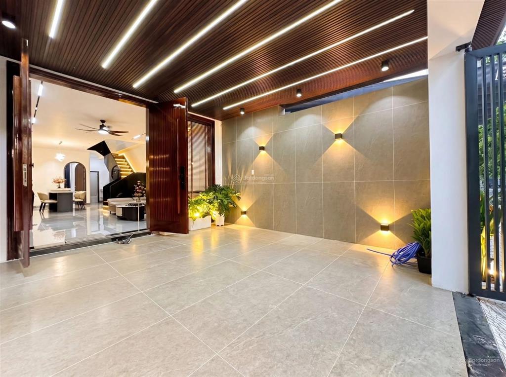 Bán nhà văn quán hà đông lô góc 122m² x 4 tầng, mặt tiền 5m giá chỉ 34 tỷ.