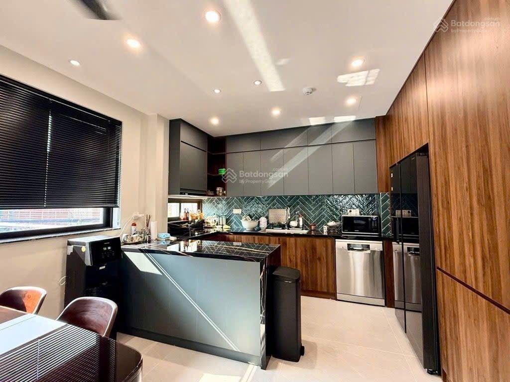 Bán căn hộ dịch vụ apartment 200m2 6 tầng hồ tây 75 tỷ