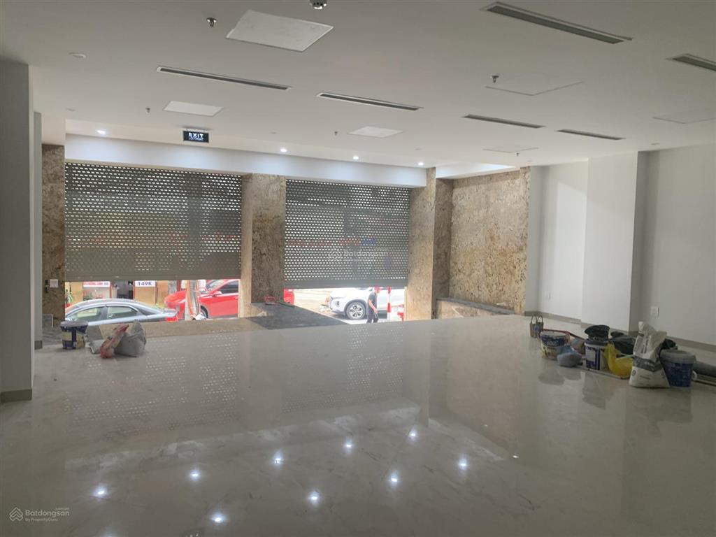 Cho thuê nhà mặt phố trung phụng dt 200m2 x 5t mt 10m thông sàn
