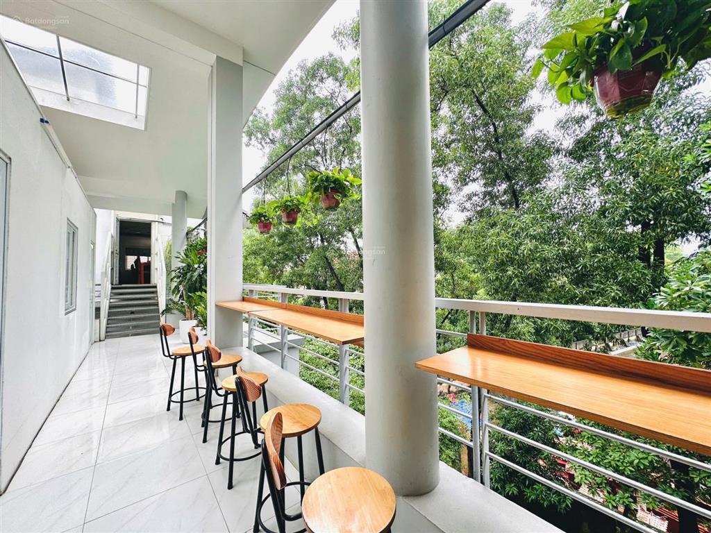 Cho thuê nhà biệt thự lk bắc linh đàm dt đất 216m², diện tích xây dựng 410m², mt 15m