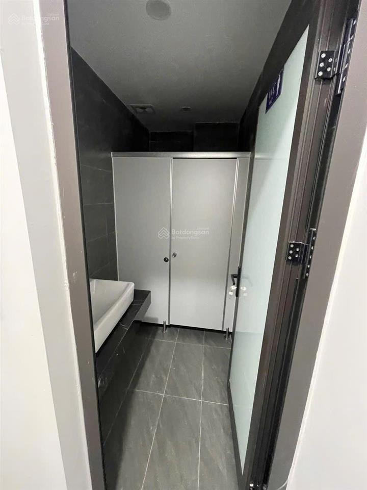 Cho thuê nhà mặt phố nguyễn văn huyên dt 100m x 6 tầng mt9m