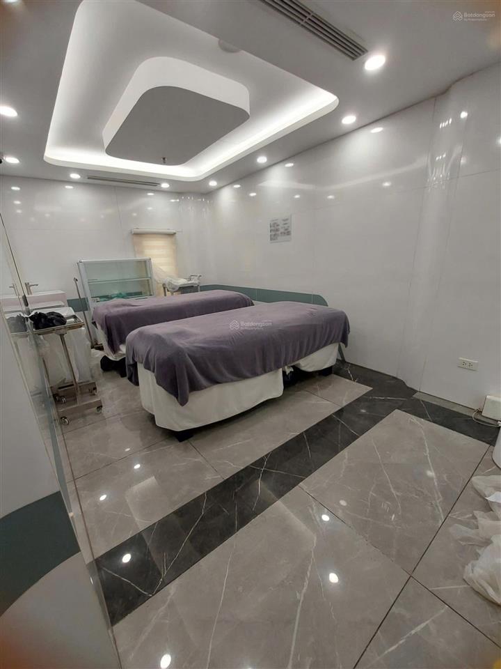 Cho thuê nhà mặt phố nguyễn văn cừ, diện tích 170m2 x 2 tầng, mặt tiền 8m thông sàn