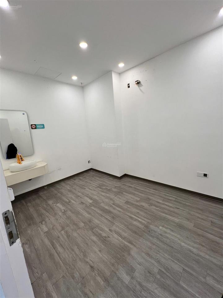 Cho thuê nhà mặt phố lô góc lê duẩn diện tích 90m x 4 tầng mt lô góc 16m