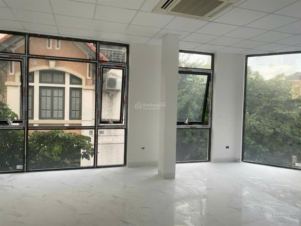 Cho thuê sàn văn phòng kim mã  giảng võ, dt 110m/sàn, thang máy, vỉa hè để xe, ô tô dừng đỗ