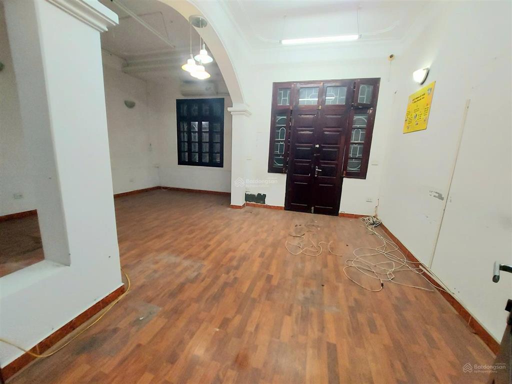 Cho thuê nhà khương trung  thanh xuân, dt 45m x 6pn, ô tô qua nhà