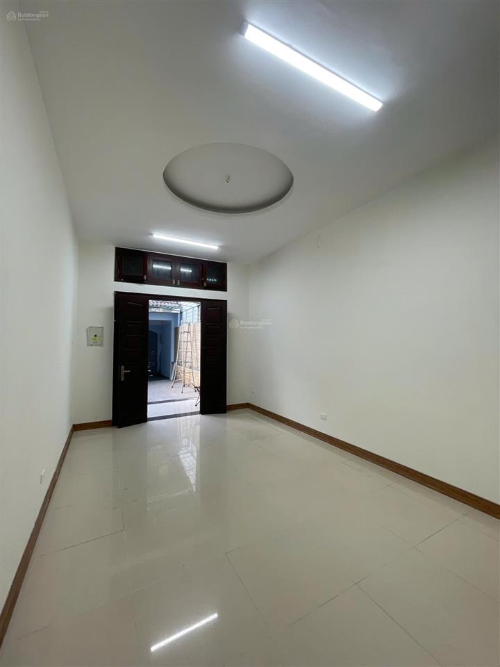 Cho thuê nhà phố 8/3  kim ngưu, hai bà trưng, dt 75m x 6t, sân rộng, 2 mặt tiền kinh doanh đỉnh