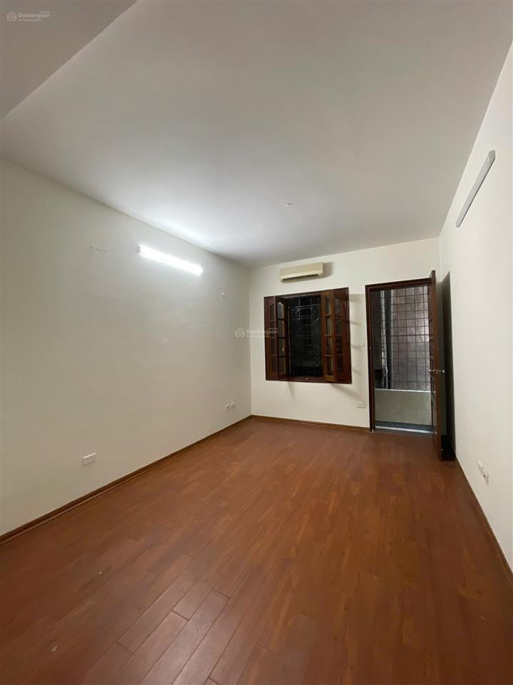 Cho thuê nhà phố 8/3  kim ngưu, hai bà trưng, dt 75m x 6t, sân rộng, 2 mặt tiền kinh doanh đỉnh