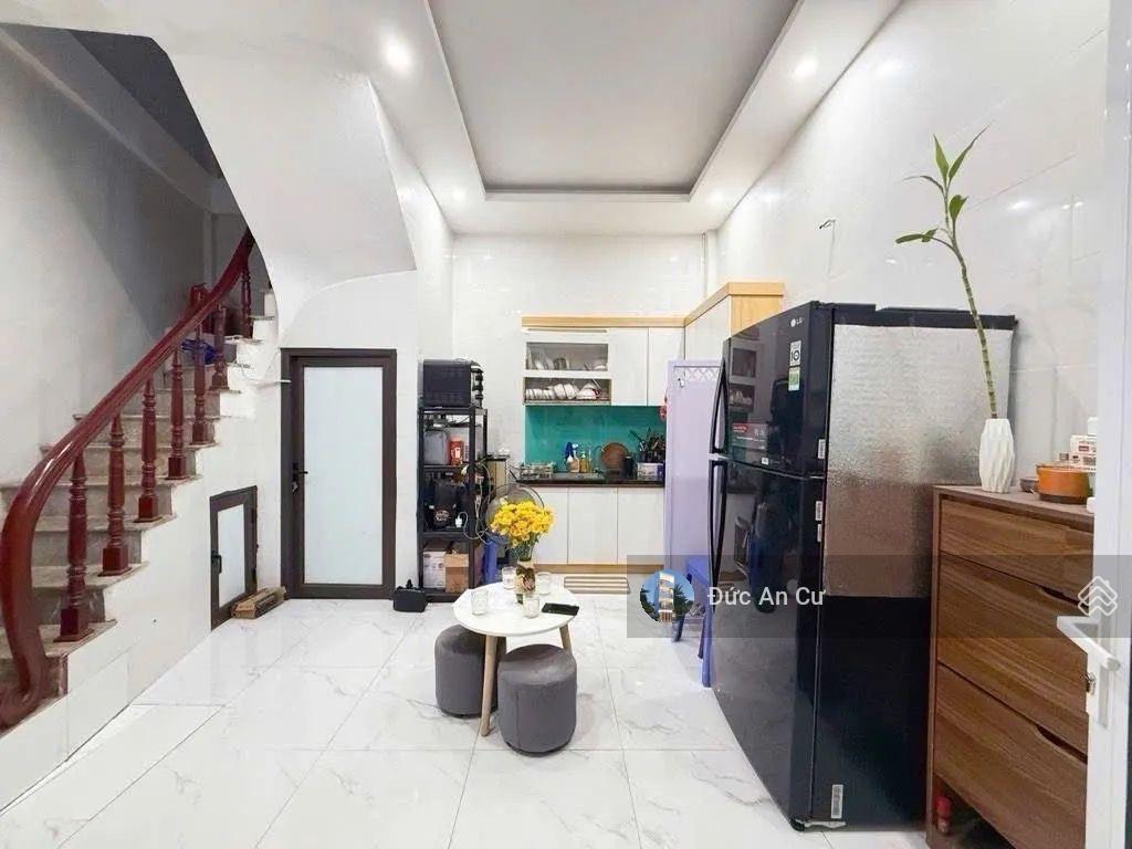 Bán nhà nguyễn đức cảnh, 6,2 tỷ, 25m2, ô tô đỗ cách 50m, trước nhà 2.5m, sổ đỏ vuông vắn