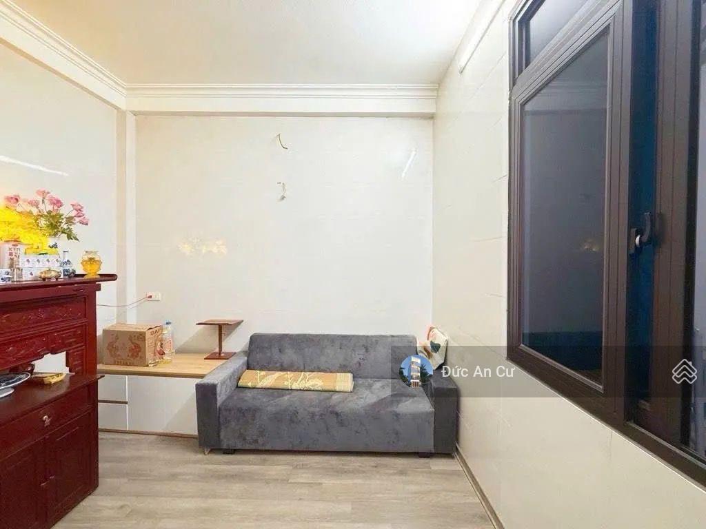 Bán nhà nguyễn đức cảnh, 6,2 tỷ, 25m2, ô tô đỗ cách 50m, trước nhà 2.5m, sổ đỏ vuông vắn