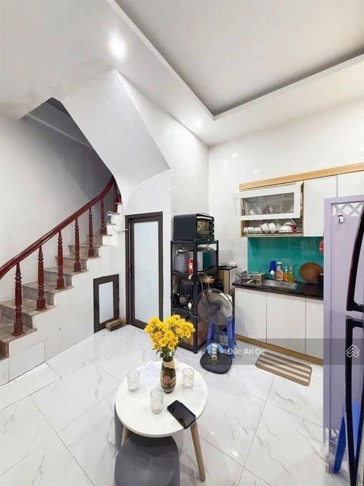 Bán nhà nguyễn đức cảnh, 6,2 tỷ, 25m2, ô tô đỗ cách 50m, trước nhà 2.5m, sổ đỏ vuông vắn