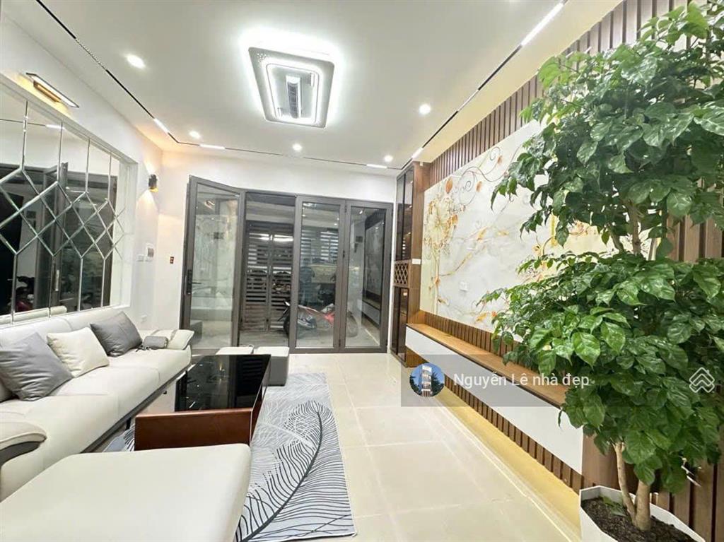 Trung tâm hai bà trưng  gần phố  nhà đẹp như mới  3 ngủ  ngõ thông  giá 9.25 tỷ