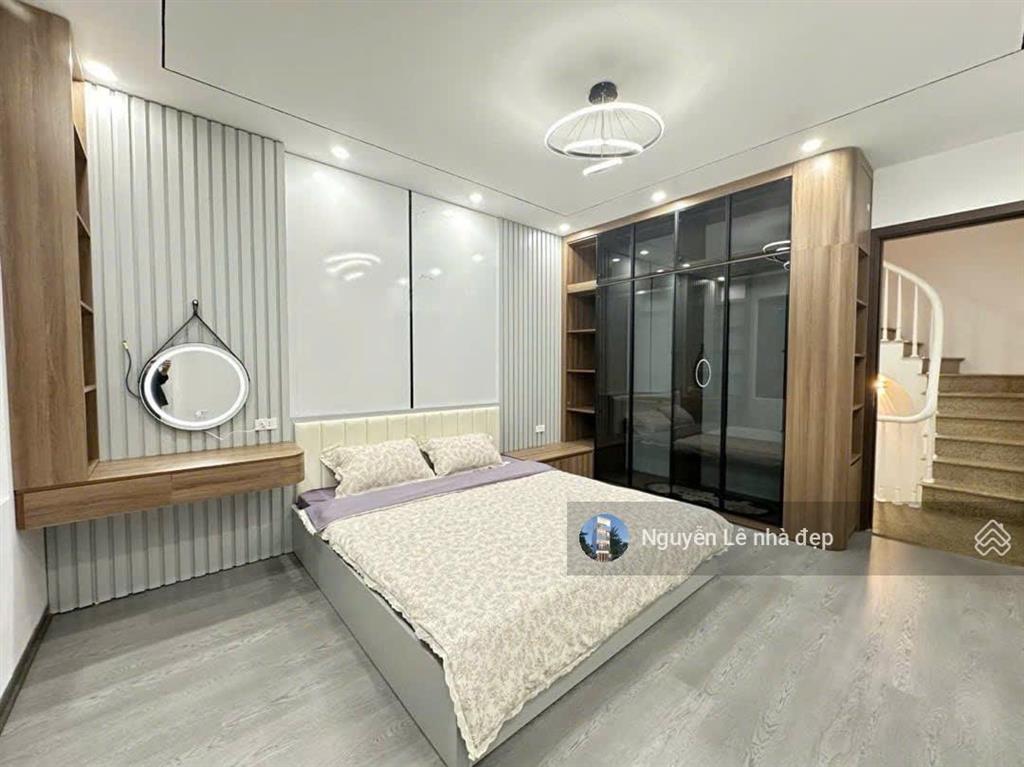 Trung tâm hai bà trưng  gần phố  nhà đẹp như mới  3 ngủ  ngõ thông  giá 9.25 tỷ