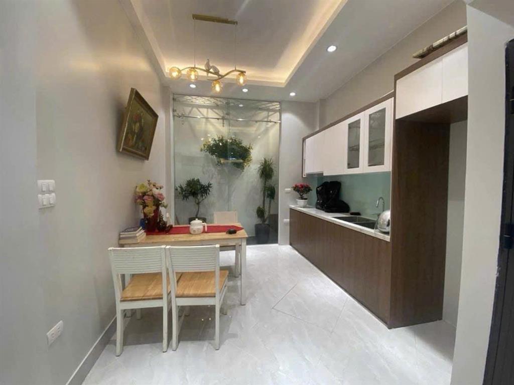 Nhà hai bà trưng 5 tầng 40m2 nở hậu ngõ thông chùa quỳnh gần ô tô 10.86 tỷ