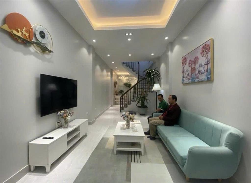 Nhà hai bà trưng 5 tầng 40m2 nở hậu ngõ thông chùa quỳnh gần ô tô 10.86 tỷ