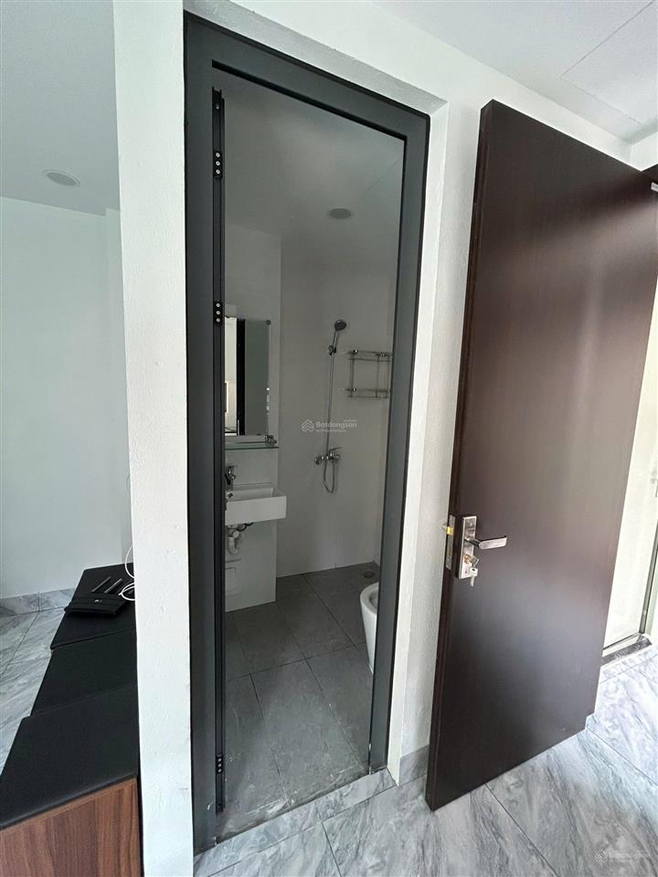 Chính chủ cho thuê căn 5 triệu full nội thất  có thang máy  ban công riêng