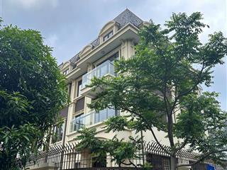 Cho thuê nhà biệt thự thang máy ở kđt hoàng quốc việt, nghĩa đô, hà nội, lô góc, có hầm để xe.