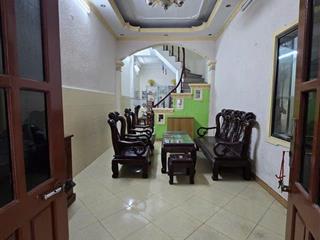 Cho thuê nhà ngõ 168 kim giang, 10m ra ô tô, 50m2x5t, có sân để xe phía trước, full đồ, ở, kdol..