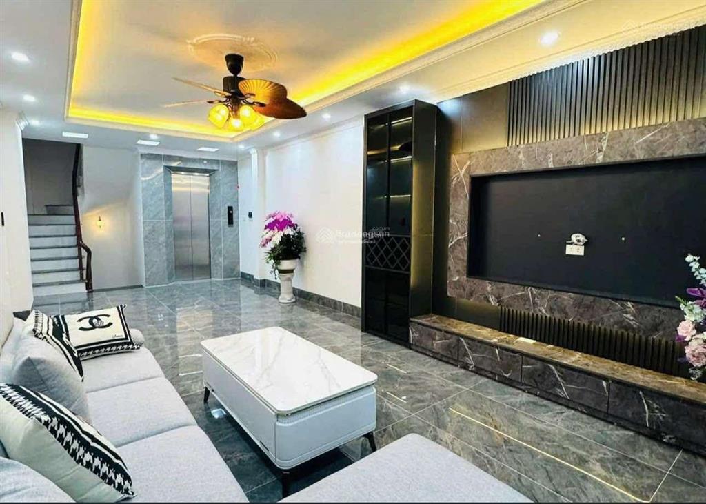 Cực hiếm! phố nguyễn chí thanh 45m2*5t thang máy, ngõ ba gác tránh, nhà đẹp ở luôn, tiện ích