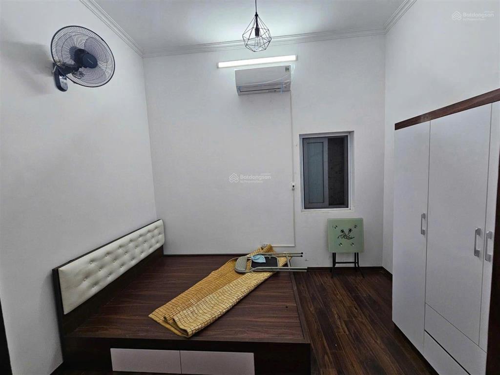 Cho thuê nhà siêu đẹp phố hoàng văn thái, 50m² x 5t, 5pn, ô tô đỗ cửa, full nội thất, đh, nl...