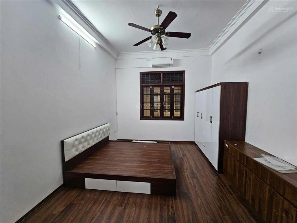 Cho thuê nhà siêu đẹp phố hoàng văn thái, 50m² x 5t, 5pn, ô tô đỗ cửa, full nội thất, đh, nl...