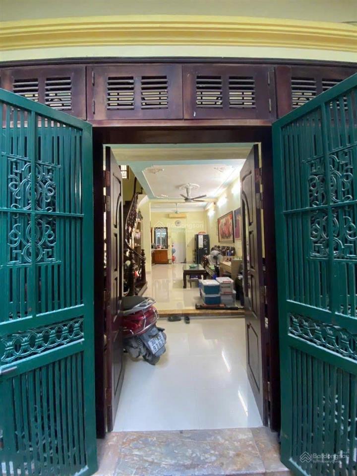 Cho thuê nhà ngõ 236 khương đình, 55m2*5t, 5pn, full đồ, nhà đẹp, nội thất mới, 10m ra ô tô, thoáng
