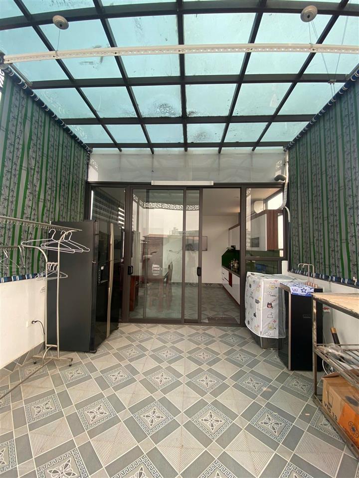 Cho thuê nhà phố thịnh liệt 70m27 tầng, thang máy, thông sàn, trước nhà 2 ô tô tránh, full đồ...