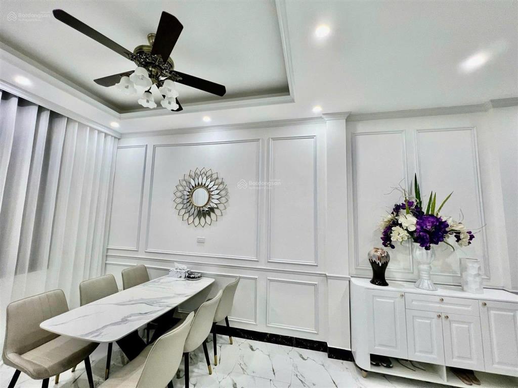 Cho thuê nhà nguyên căn mặt ngõ 1075 giải phóng,60m2 x 5 tầng, 6 phòng, oto vào nhà, full đồ xịn..