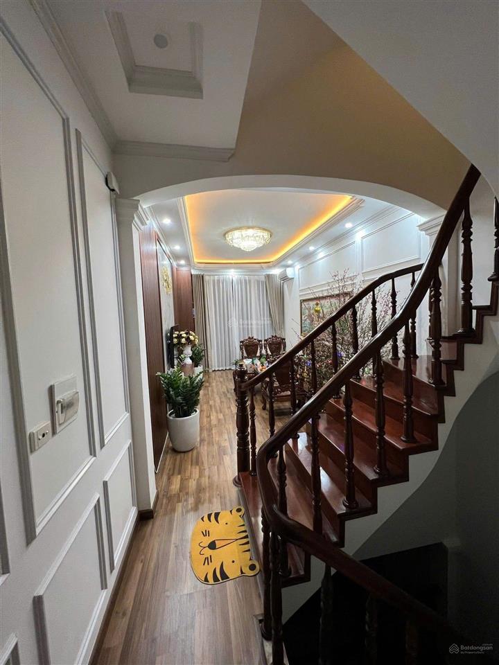 Cho thuê nhà nguyên căn mặt ngõ 1075 giải phóng,60m2 x 5 tầng, 6 phòng, oto vào nhà, full đồ xịn..