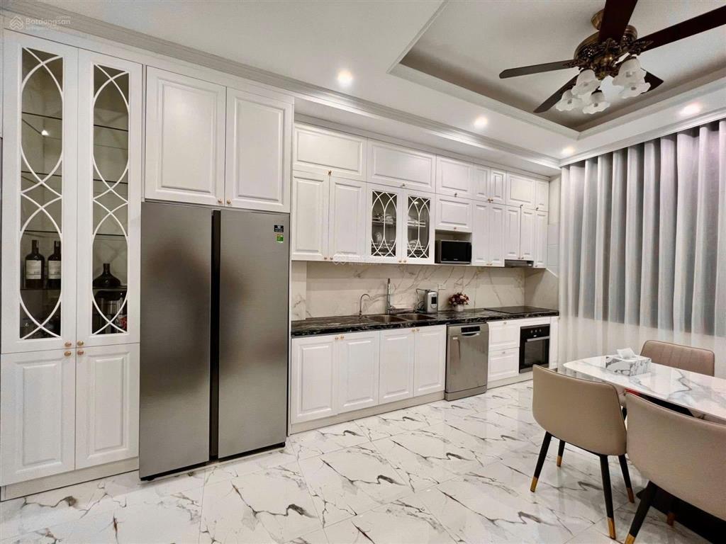 Cho thuê nhà nguyên căn mặt ngõ 1075 giải phóng,60m2 x 5 tầng, 6 phòng, oto vào nhà, full đồ xịn..