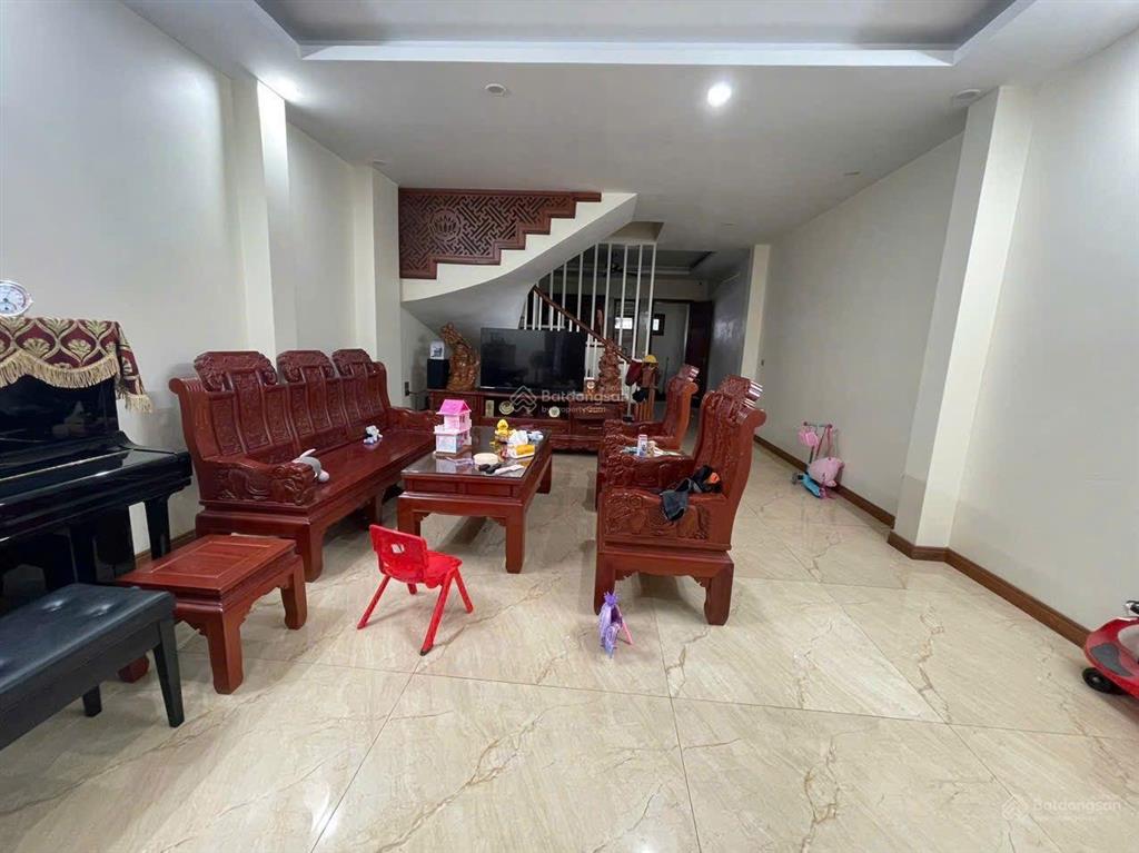 Cho thuê nhà liền kề phân lô hoàng văn thái 100m2 x 4t, tầng 1 kinh doanh đỉnh, ô tô đỗ ngày đêm.