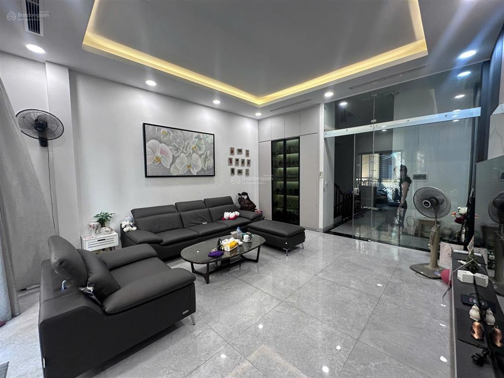 Cho thuê nhà siêu đẹp phố lạc trung, thang máy, ngõ ô tô tránh,90m2*6t phù hợp ở, kinh doanh, vp...