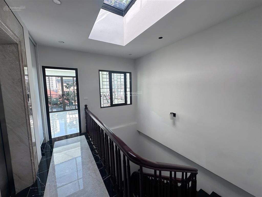 Cho thuê nhà siêu đẹp phố lạc trung, thang máy, ngõ ô tô tránh,90m2*6t phù hợp ở, kinh doanh, vp...