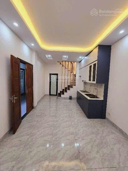 Cho thuê nhà ngõ 619 vũ tông phan, 10m ra ô tô, 35m2*5t, 3pn nhà mới tinh, đẹp, phù hợp ở gđ, nhóm.
