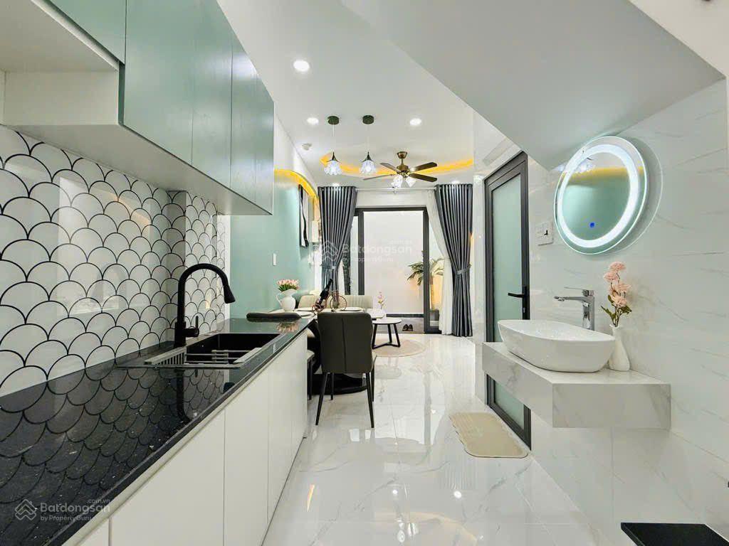 Nhà 107,8m2, nhỉnh 6 tỷ, hẻm xe hơi gần đường lê thị riêng.  ngà nhà phố xem nhà trực tiếp