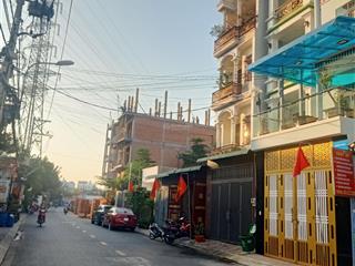 Bán nhà 56m2, liên khu 25, hẻm xe tải, nhỉnh 6 tỷ.tặng 1 chỉ vàng 9999. ngà nhà phố xem nhà.