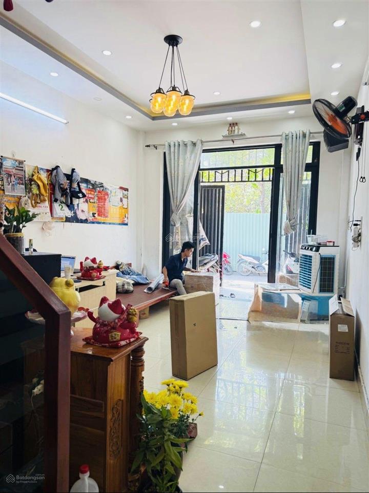 Bán nhà hẻm xe hơi thông,65 m 2, nhỉnh 5 tỷ, đường nguyễn văn quá.