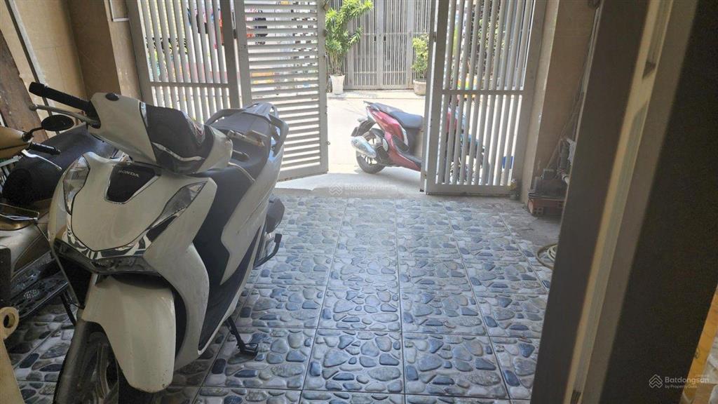 Bán nhà hẻm xe hơi thông,65 m 2, nhỉnh 5 tỷ, đường nguyễn văn quá.