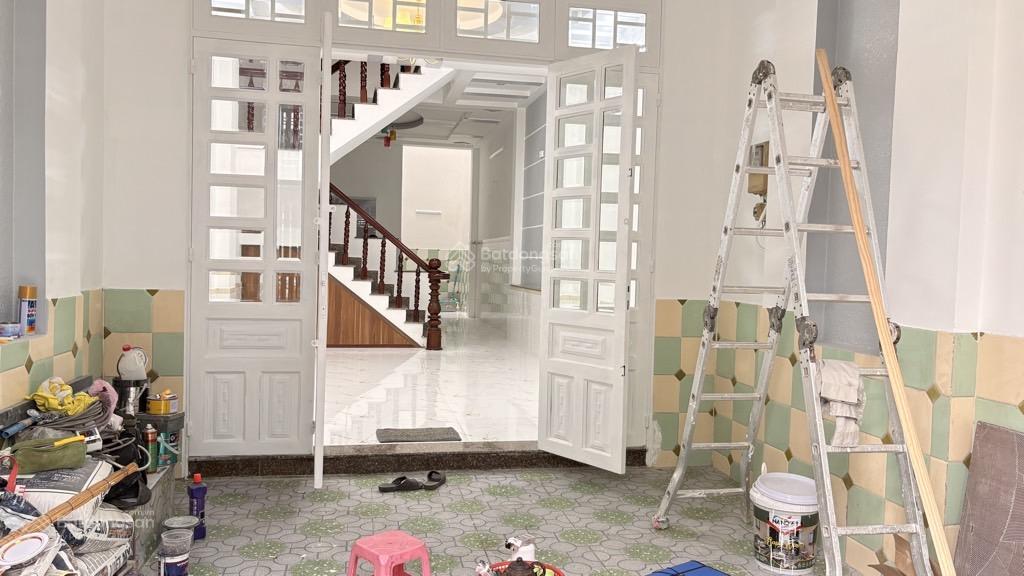 Hơn 5 tỷ  nhà q12 dt 4x17m, hẻm xe hơi 1 xẹc  đường trải nhựa, khu phân lô, xây 4t bề thế
