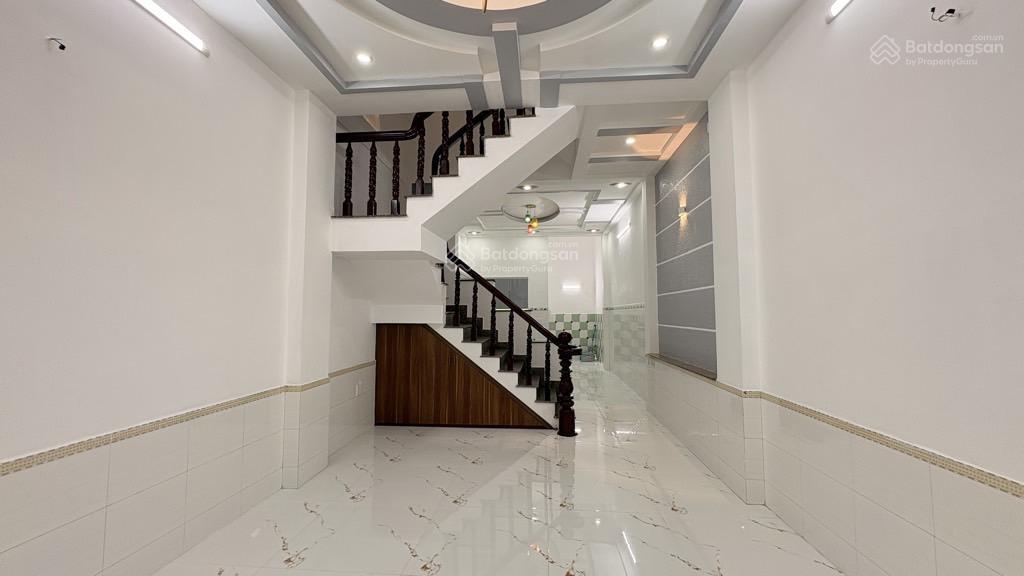 Hơn 5 tỷ  nhà q12 dt 4x17m, hẻm xe hơi 1 xẹc  đường trải nhựa, khu phân lô, xây 4t bề thế