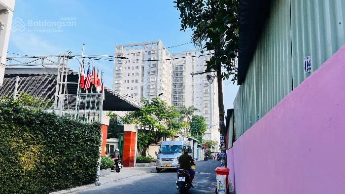 Hot quận 12 nhỉnh 5 tỷ  chỉ 71tr/m2  hẻm xe hơi  ngang 5.25m  3 tầng 4pn  tặng full nội thất