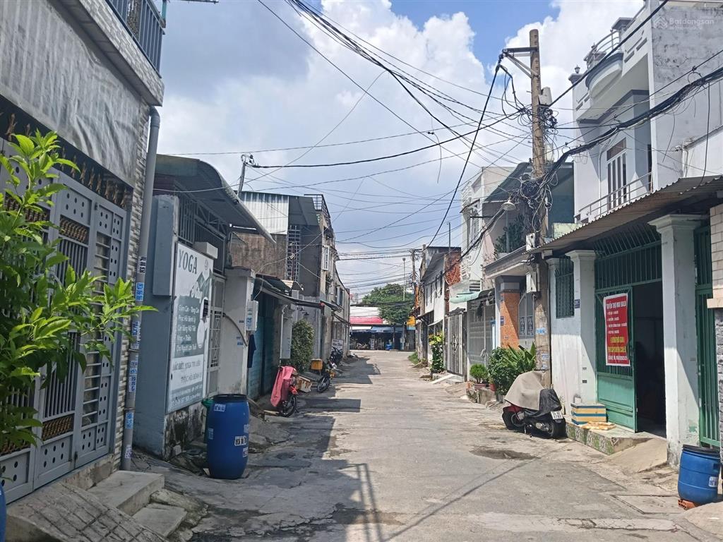 Nhà lê văn khương 80 m2, hẻm xe hơi thông thoáng, cn đủ không lộ giới.  ngà nhà thật sài gòn.
