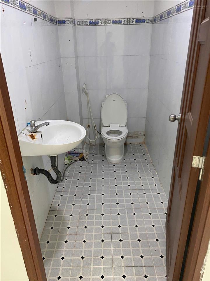 Nhà lê văn khương 80 m2, hẻm xe hơi thông thoáng, cn đủ không lộ giới.  ngà nhà thật sài gòn.