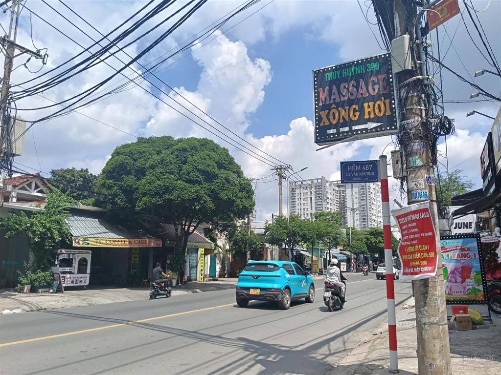 Nhà lê văn khương 80 m2, hẻm xe hơi thông thoáng, cn đủ không lộ giới.  ngà nhà thật sài gòn.