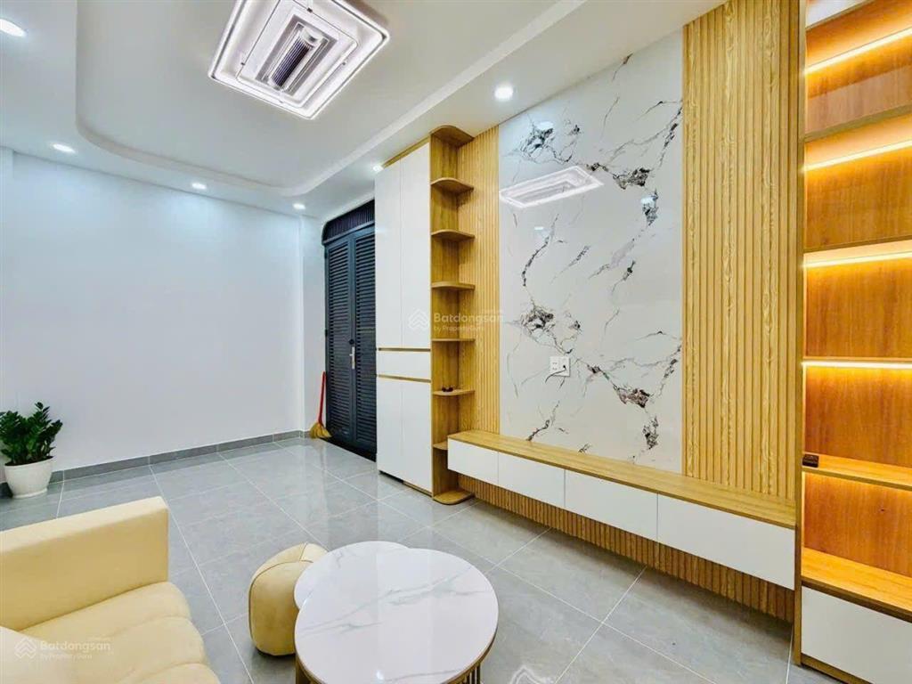 Gần đường nguyễn ảnh thủ, 40 m², chỉ 4 tỷ 4, hẻm xe hơi thông thoáng.  ngà nhà thật xem nhà