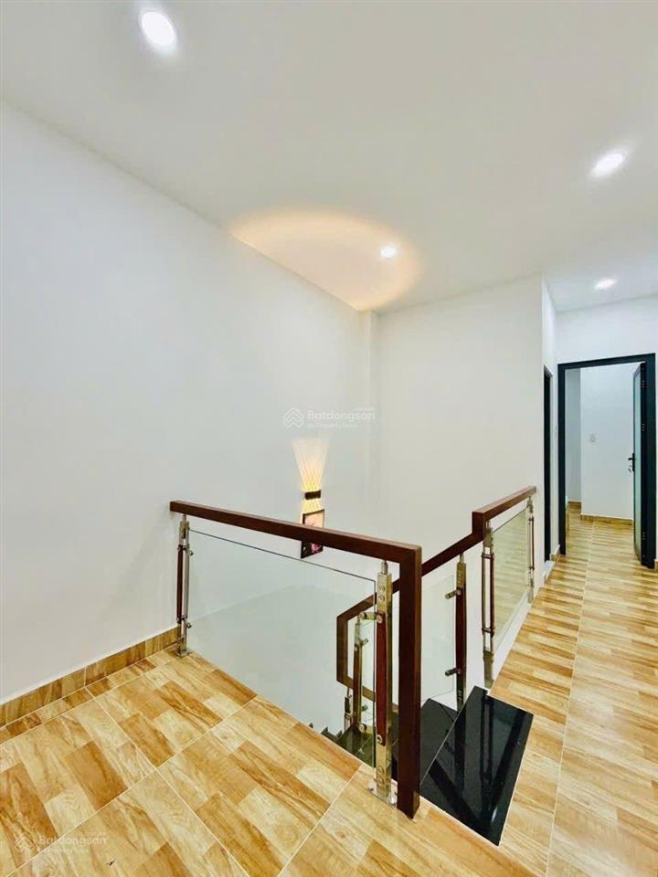 Gần đường nguyễn ảnh thủ, 40 m², chỉ 4 tỷ 4, hẻm xe hơi thông thoáng.  ngà nhà thật xem nhà