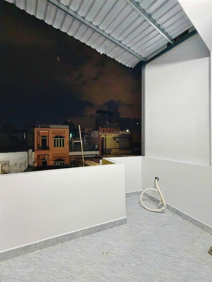 Gần đường nguyễn ảnh thủ, 40 m², chỉ 4 tỷ 4, hẻm xe hơi thông thoáng.  ngà nhà thật xem nhà