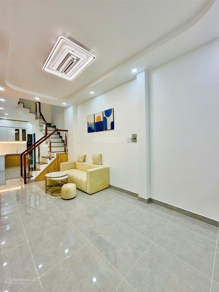Gần đường nguyễn ảnh thủ, 40 m², chỉ 4 tỷ 4, hẻm xe hơi thông thoáng.  ngà nhà thật xem nhà