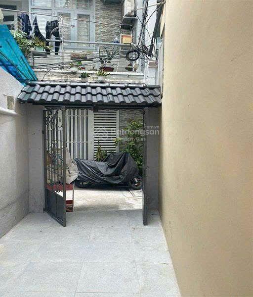 Bán nhà, hà huy giáp q12, 5 tỷ 2, dt 72 m2, hẻm xe một trục.  ngà hỗ trợ xem nhà trực tiếp
