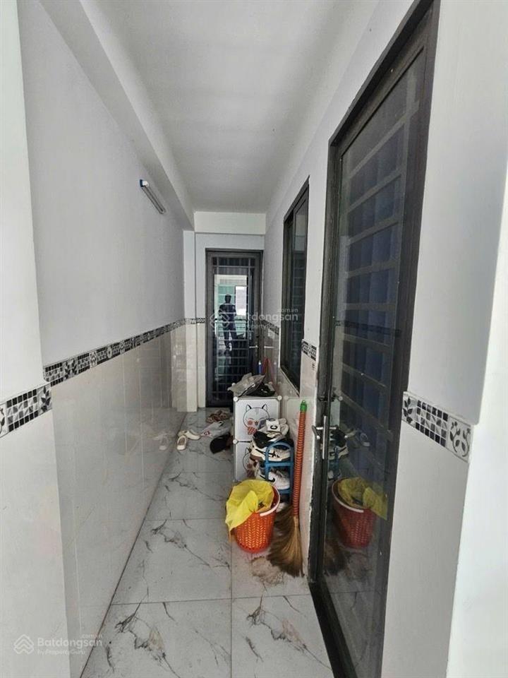 Ngay đường quang trung gò vấp, 70 m2, bán 10 tỷ, hẻm xe hơi thông.  ngà nhà thật sài gòn xem nhá.